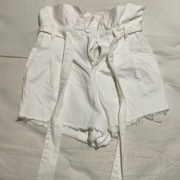 Cute high waisted white shorts with a bow - Picture 2 of 4